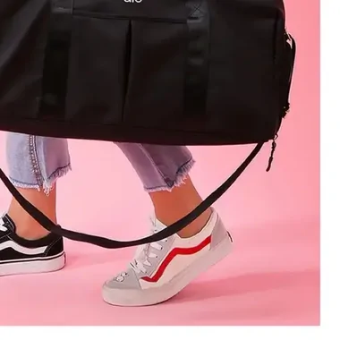 Borsa nera con tracolla